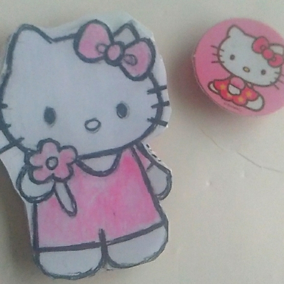 Hello Kitty magnet bundle - Picture 3 of 3